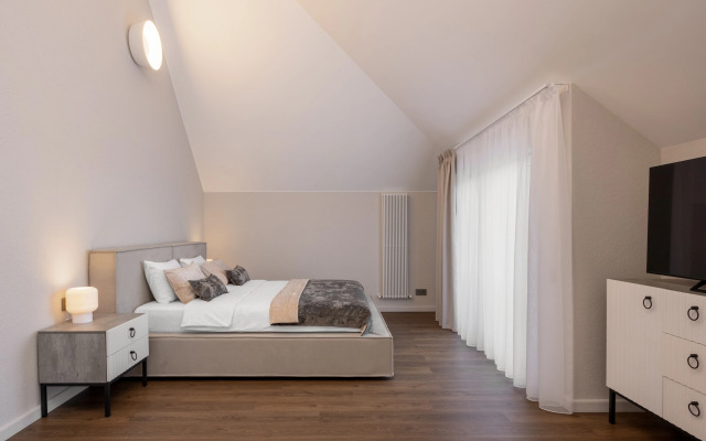 S Podogrevaemym Basseynom I 6 Spalnyami Villa