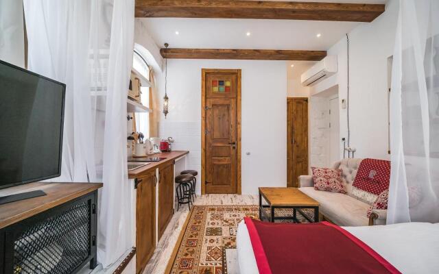 Rest Studios Aparthotel