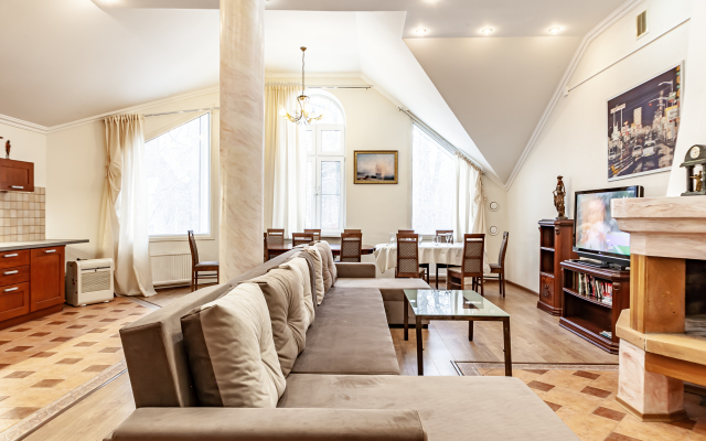 Ulitsa Belyakova 1a Private House