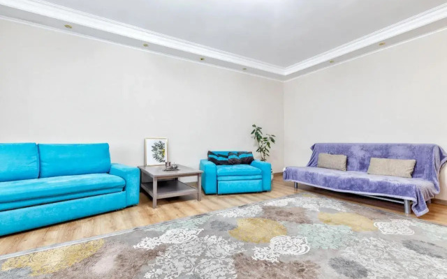 Na Ulitse Dostyk, 14 Apartments