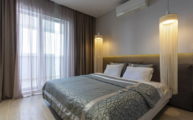 Roskoshnaya dvukhurovnevaya kvartira s sobstvennoy terrasoy Flat