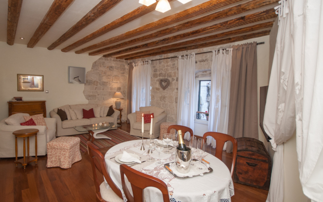 Old Square Stone Pearl Apartments