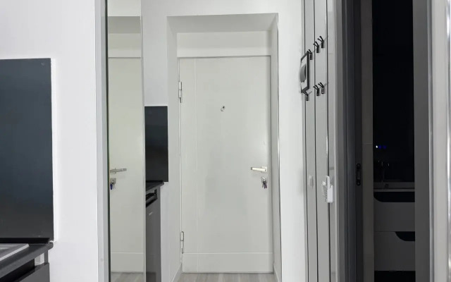 Stylish studio next to Malibu pk Apartments