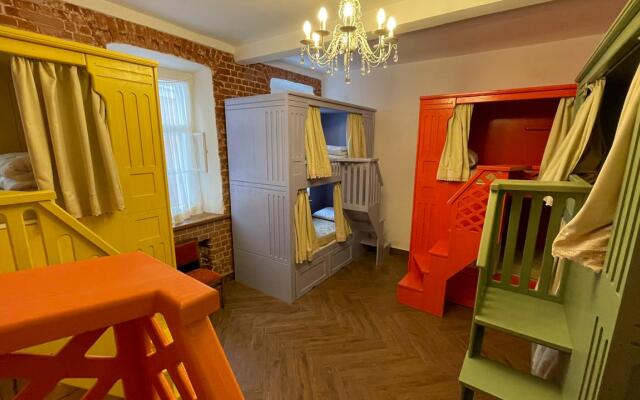 Dva Gusya Hostel