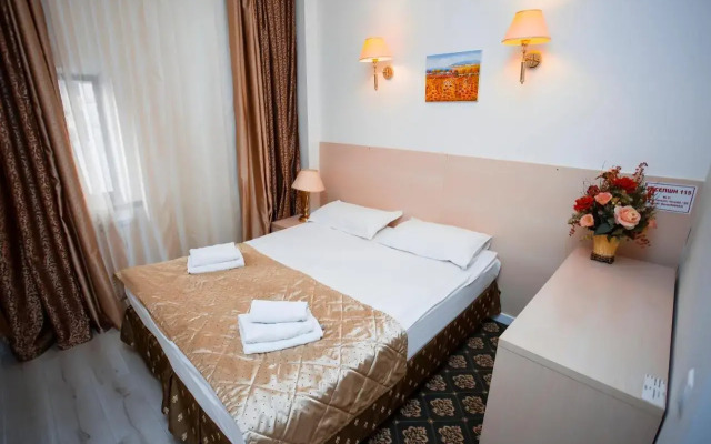 Aruna Hotel