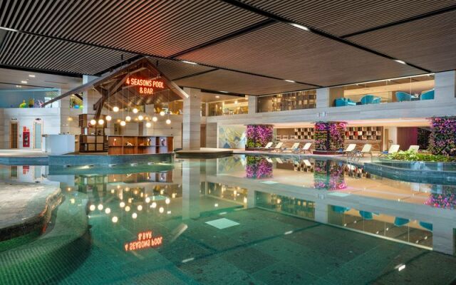 Wyndham Grand Flamingo Cat Ba Resort Hotel