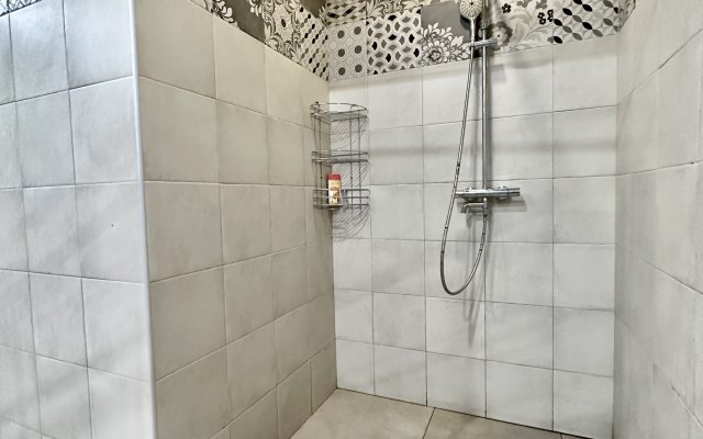 4-Kh Komnatnaya S Basseynom I Saunoy Flat