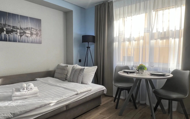 U Chasovoy Bashni Golubye Apartments