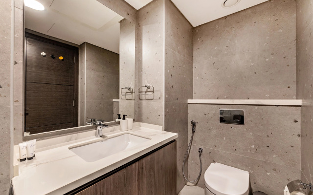 Modern Studio at Paragon Apartments