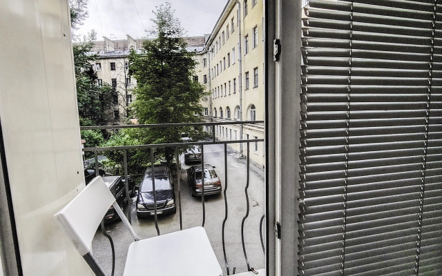 Квартира Трехкомнатная с Видом на Фонтанку