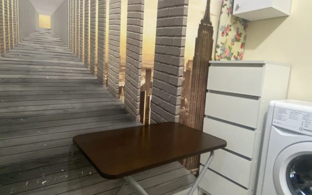 Malenkaya studiya u podnozhya gory Zheleznaya Flat