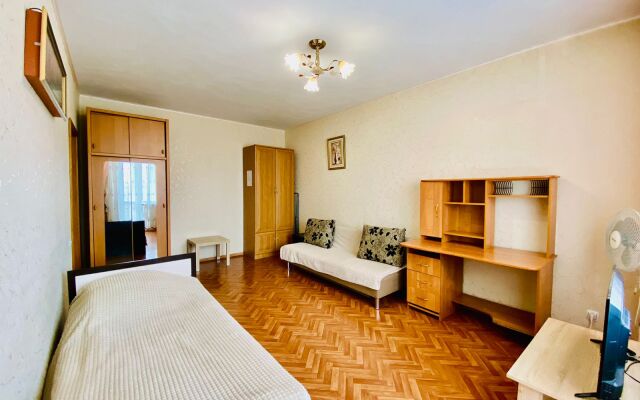 Bulvar Entuziastov 2 B Apartments