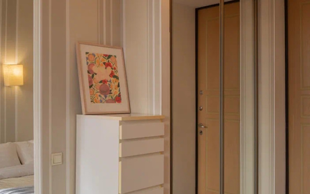 Stilnaya Na Bronnoy U Patriarshikh Prudov Flat