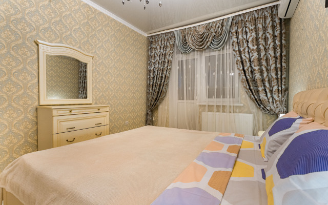Yevro 3kh Komnatnye Apartamenty S Vidom Na Park Galitskogo Apartments