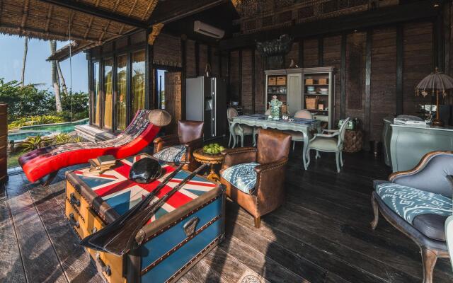 Absolute Beachfront Villa Laut