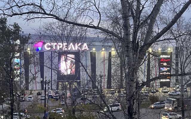 Globus Na Strelke Flat