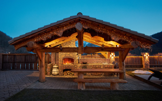Kedr 750, 6 spalen, 15 gostej s Bassejnom i Banej Chalet