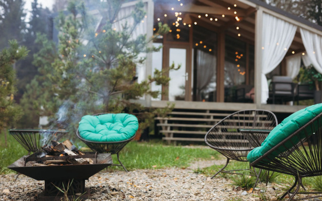 Частный дом с баней бочкой у воды и леса