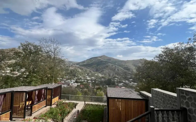 Popock Goris Guest House
