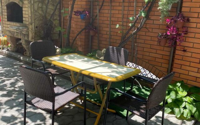 Dvorik Na Vladimirskoy Guest House