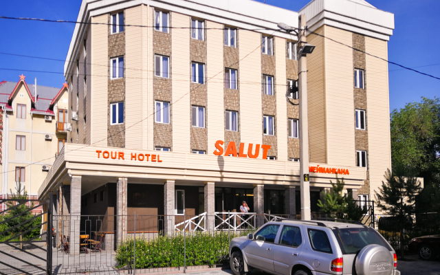 Salut Hotel