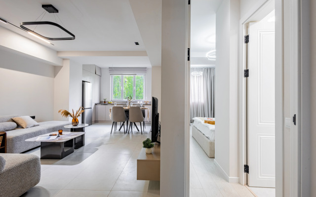 KeyGo #0157, 2 Bedroom Design with Balcony Apartments
