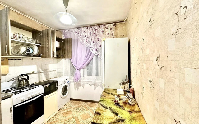 Квартира Трехкомнатная Молодёжная 12