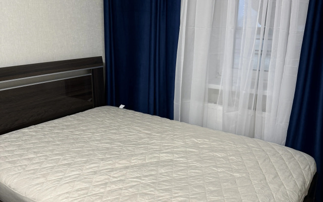 V Centre u Metro s Igrovoj Pristavkoj Flat