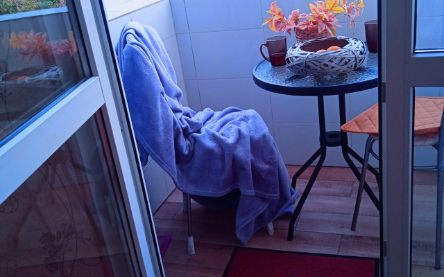 Ryadom S Naberezhnoy Flat