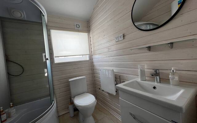 Point 400 Kedrovyj Guest House
