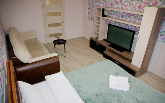 Dvuhkomnatnye LYuKS u DK Metallurgov. Barbaris Apartment