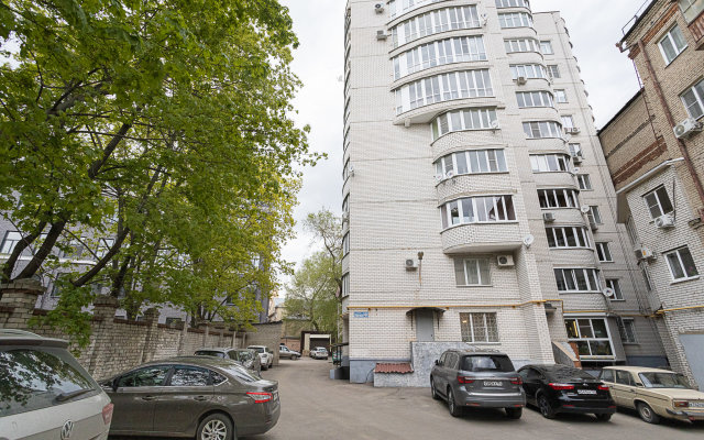 V Samom Tsentre Voronezha Apartments