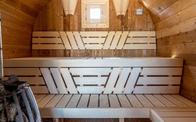 Teplo House Guest House