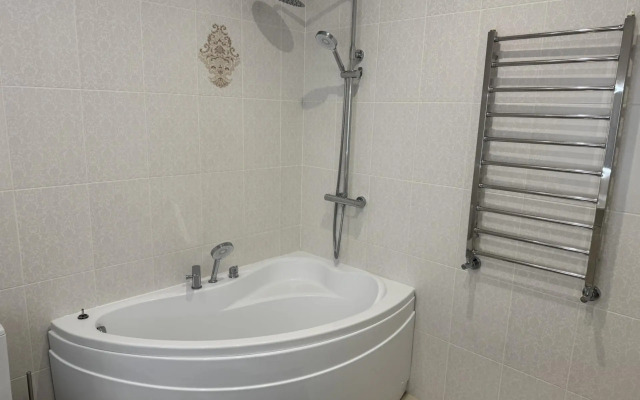276 prostornaya u morya s balkonom Flat