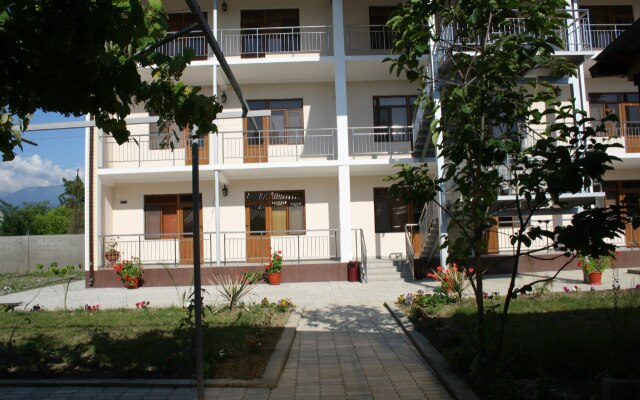 Amina Beach Guest House