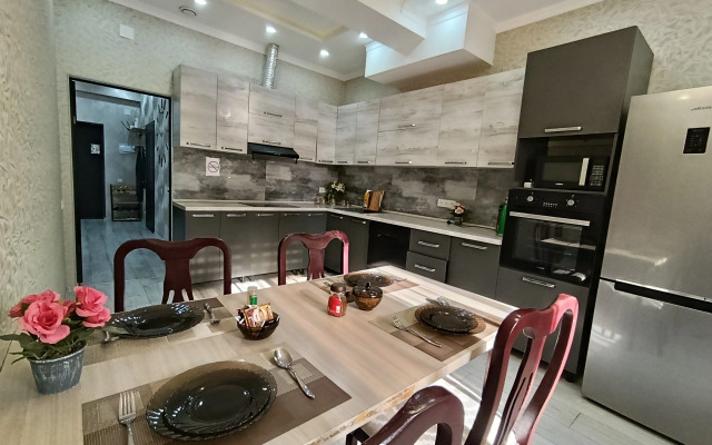 S Udobnym Raspolozheniem Flat