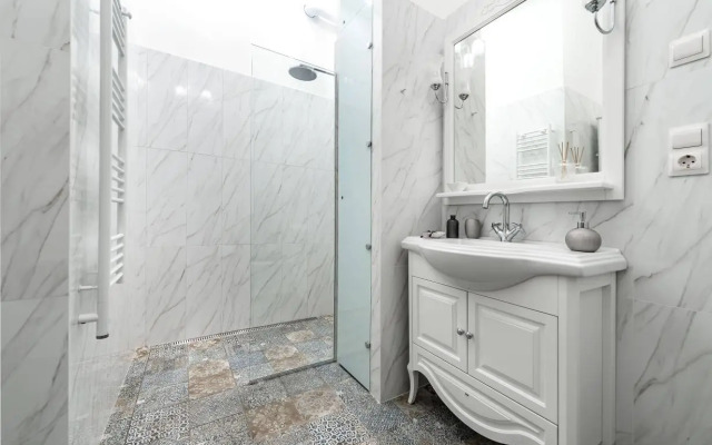 Квартира Старинная с видом на Невский