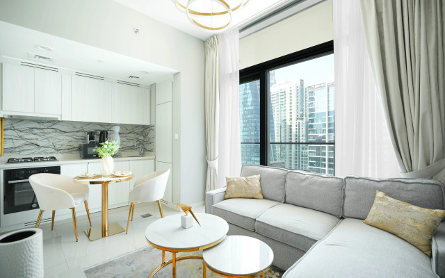 Keyrock Living Lakeview Luxury in Zada Tower Apartments
