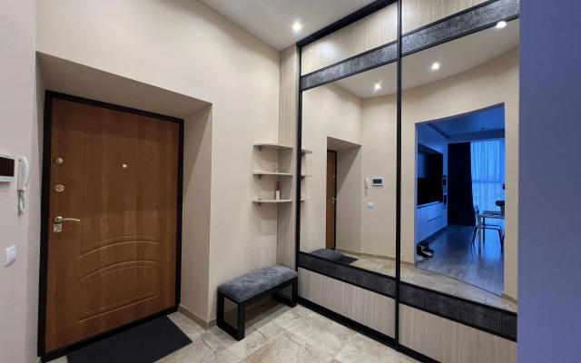 Квартира Просторная Студия с Панорамными Окнами в Центре