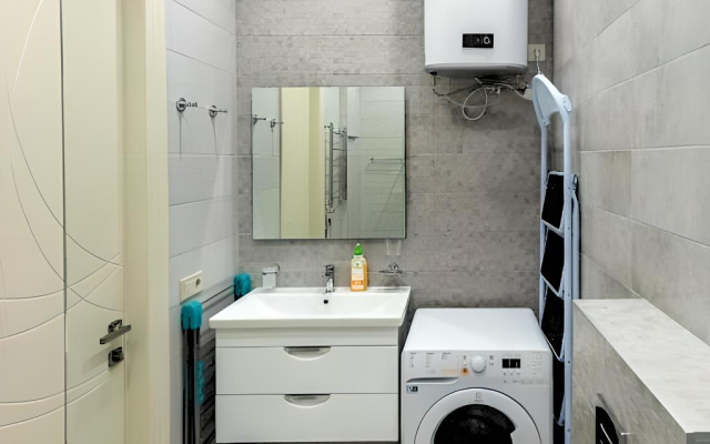 S Dizajnerskim Remontom Na 65 Let Pobedyi Apartments