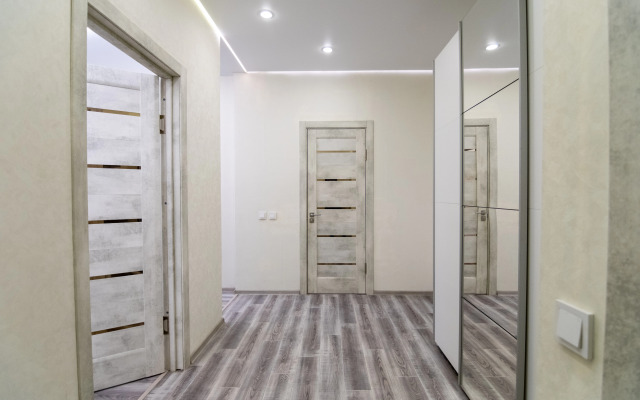 S yevroremontom v novom dome Apartments