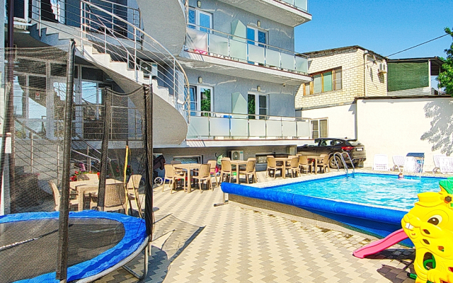 Diamond Delux Guest House
