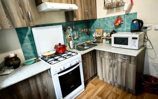 U Ostanovki Gostsirk Flat