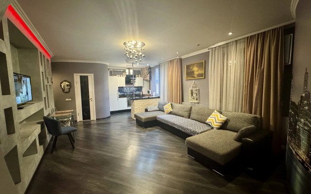 V Tsentre Goroda Flat