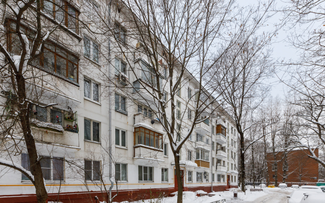 Trekhkomnatnaya ryadom NMITS imeni Ryzhikh Flat