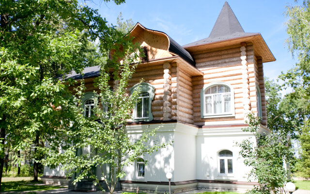 Russian Village Hotel