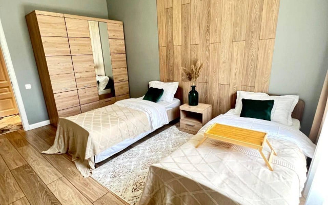 Квартира Просторная двухкомнатная квартира с уютным двором