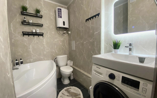 Квартира Поделам с балконом у ЖД вокзала