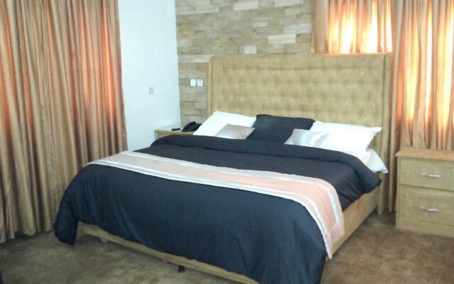 Adanma Hotels&Suites House 11 Hotel