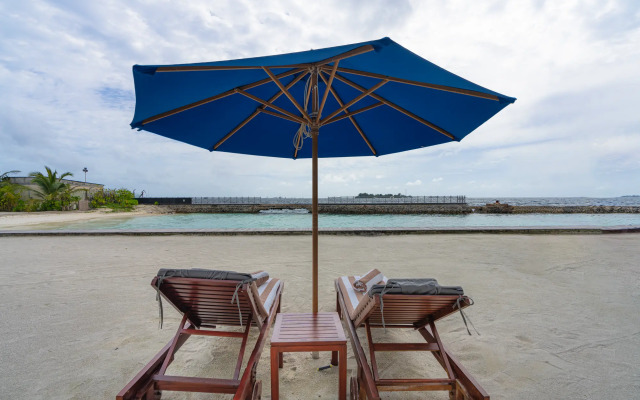 Hulhule Island Hotel